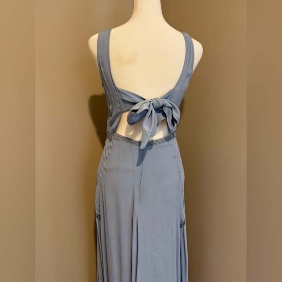 Reiss stunning blue dress size 4 never worn
Open back with tie - Picture 9 of 16